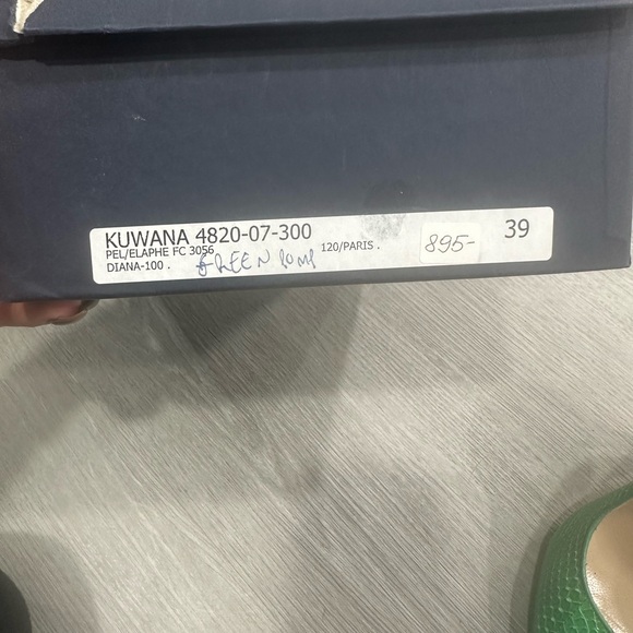 Vintage Oscar de la Renta python pumps - Picture 2 of 6